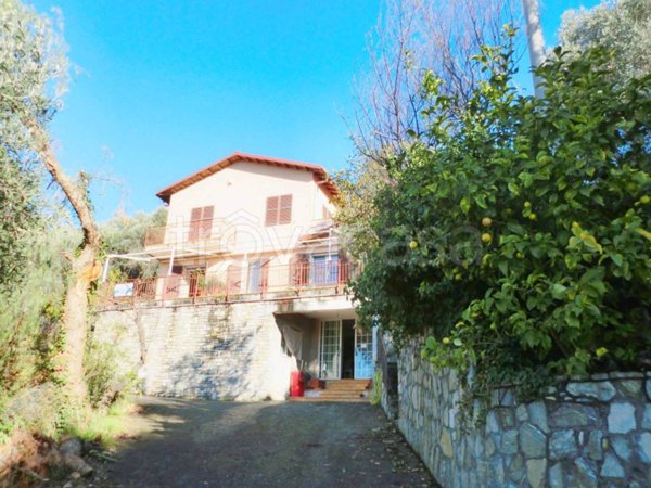 casa indipendente in vendita a Taggia