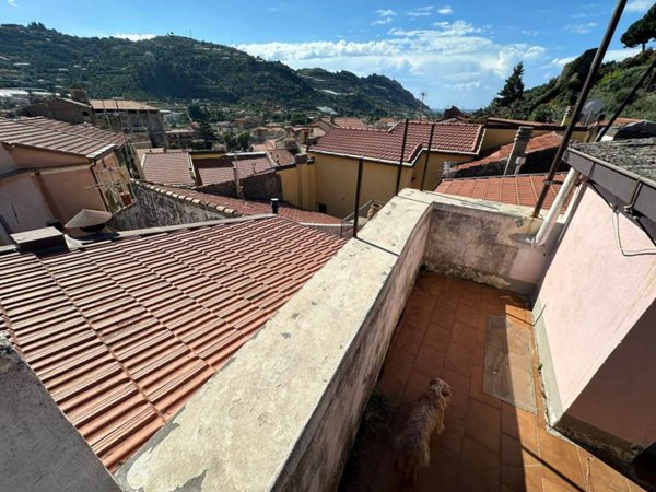 casa indipendente in vendita a Taggia