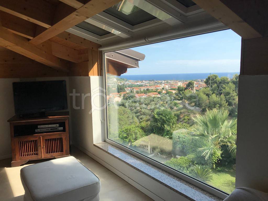 casa indipendente in vendita a Taggia in zona Arma di Taggia