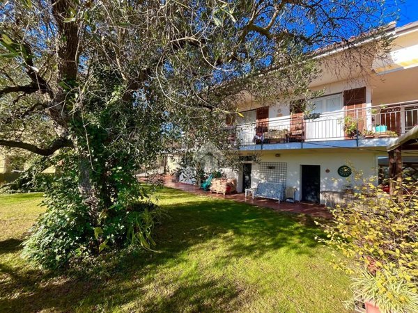 casa indipendente in vendita a Taggia