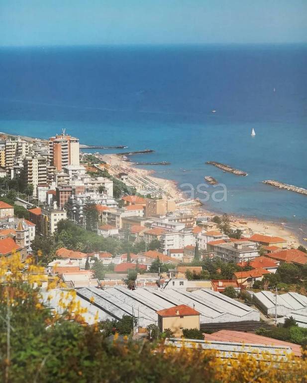 appartamento in vendita a Taggia in zona Arma di Taggia