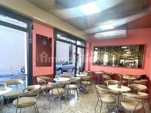 negozio in vendita a Taggia in zona Arma di Taggia