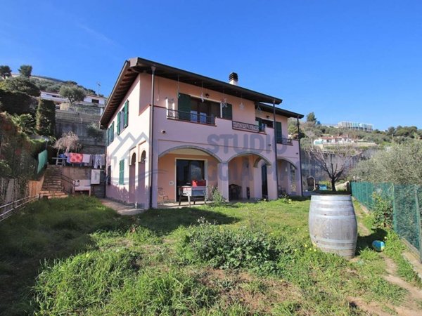 casa indipendente in vendita a Taggia