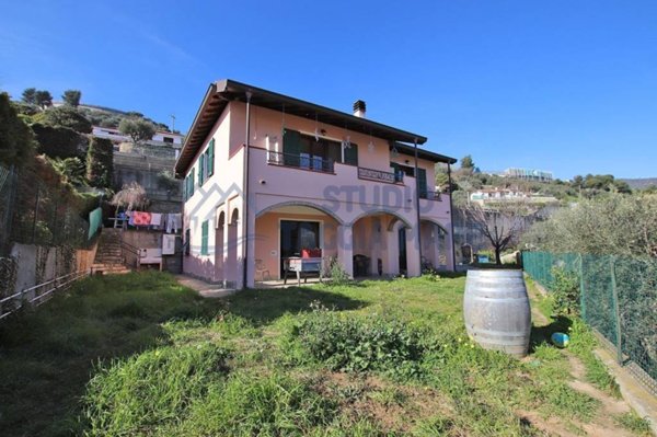 casa indipendente in vendita a Taggia