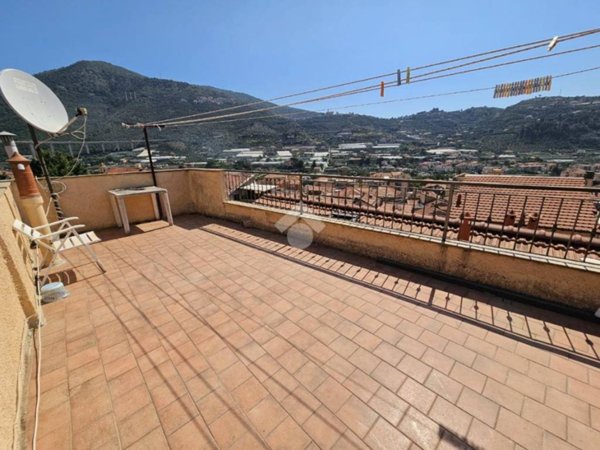 casa indipendente in vendita a Taggia