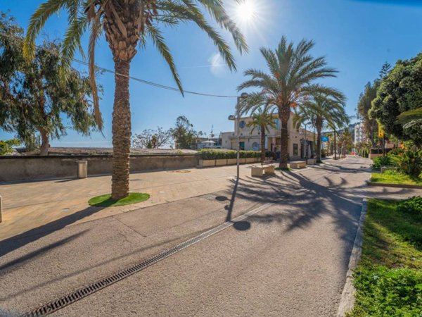 appartamento in vendita a Taggia in zona Arma di Taggia