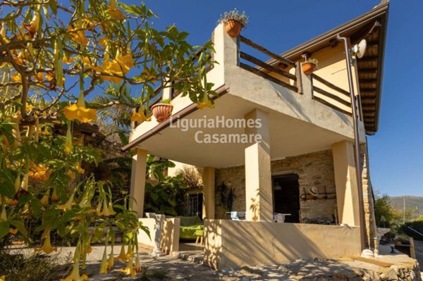casa indipendente in vendita a Taggia in zona Arma di Taggia