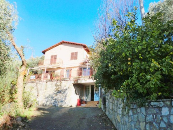 casa indipendente in vendita a Taggia