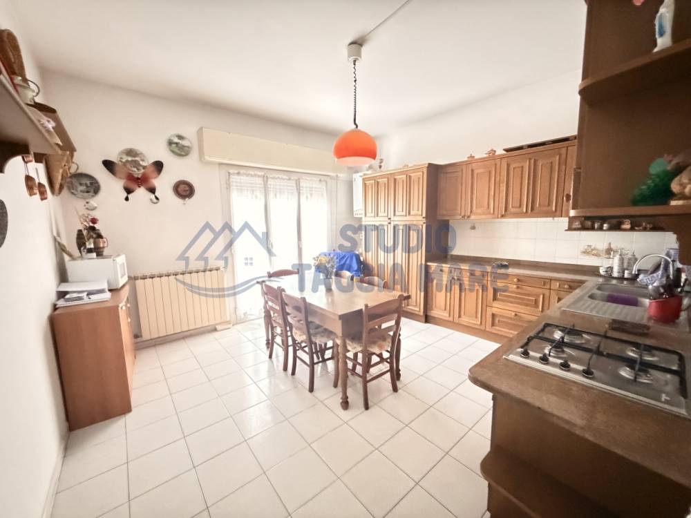 appartamento in vendita a Taggia in zona Arma di Taggia