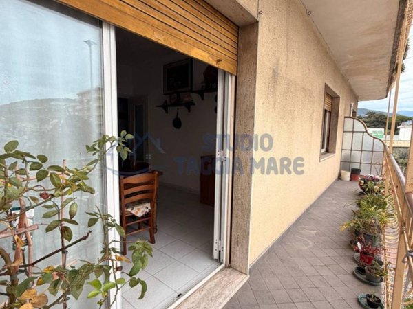 appartamento in vendita a Taggia in zona Arma di Taggia