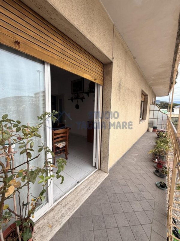 appartamento in vendita a Taggia in zona Arma di Taggia