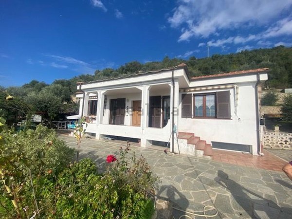 casa indipendente in vendita a Taggia