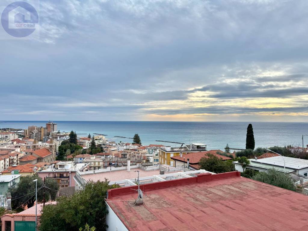 appartamento in vendita a Taggia in zona Arma di Taggia