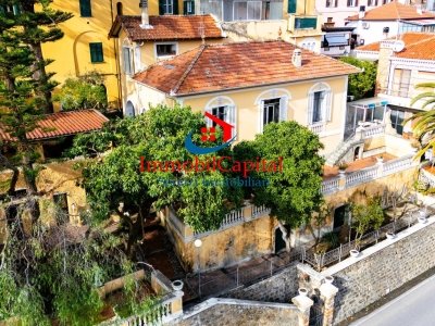 casa indipendente in vendita a Taggia in zona Arma di Taggia
