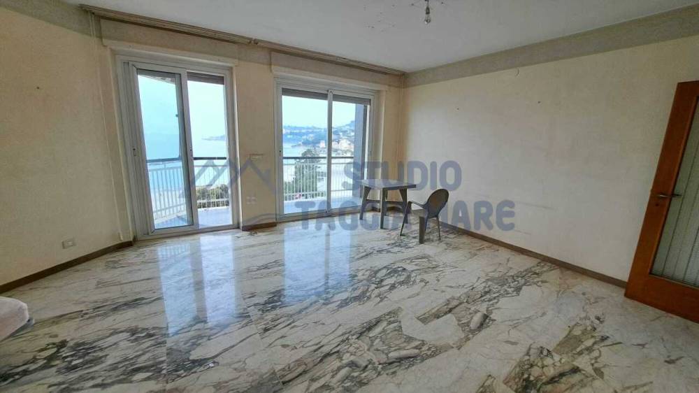 appartamento in vendita a Taggia in zona Arma di Taggia