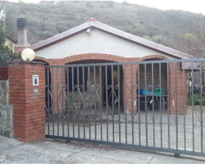 casa indipendente in vendita a Taggia