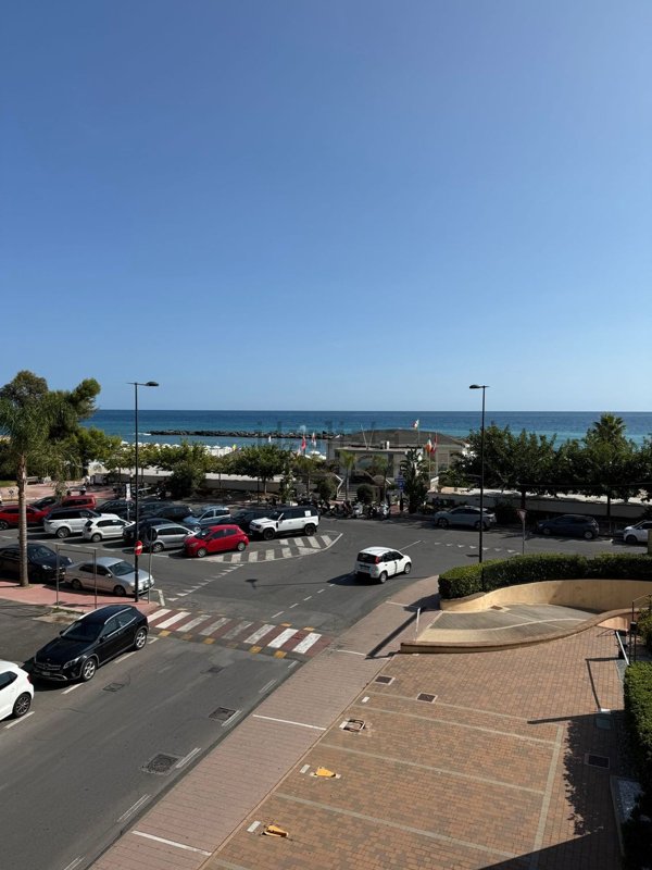 appartamento in vendita a Taggia in zona Arma di Taggia