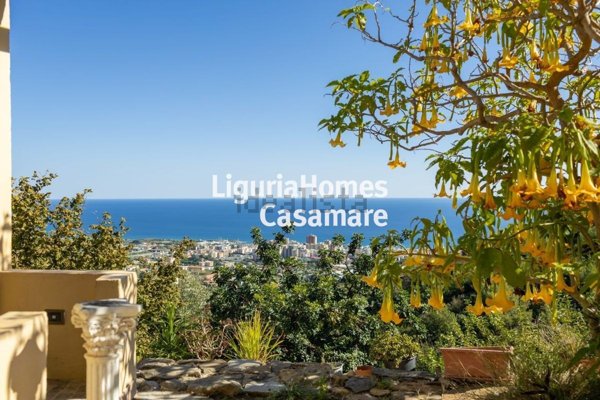 casa indipendente in vendita a Taggia in zona Arma di Taggia