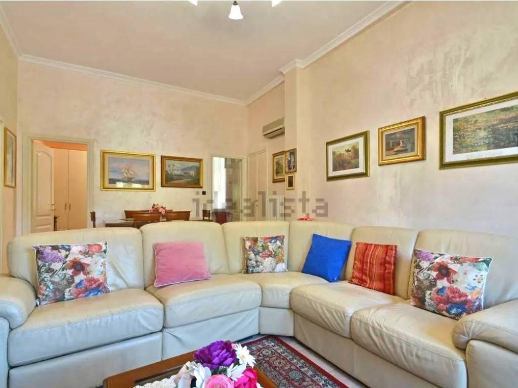 appartamento in vendita a Taggia in zona Arma di Taggia