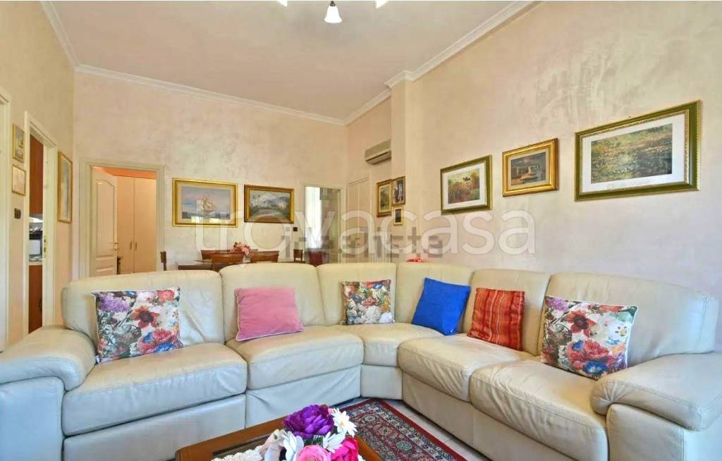 appartamento in vendita a Taggia in zona Arma di Taggia