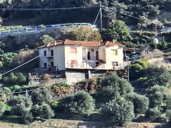 casa indipendente in vendita a Taggia