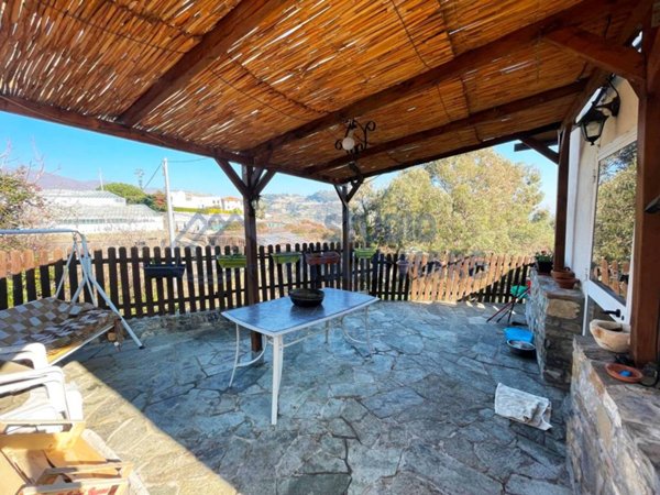 casa indipendente in vendita a Taggia