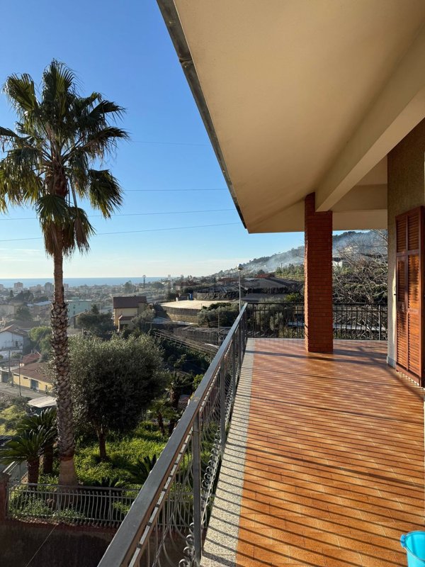 casa indipendente in vendita a Taggia in zona Arma di Taggia