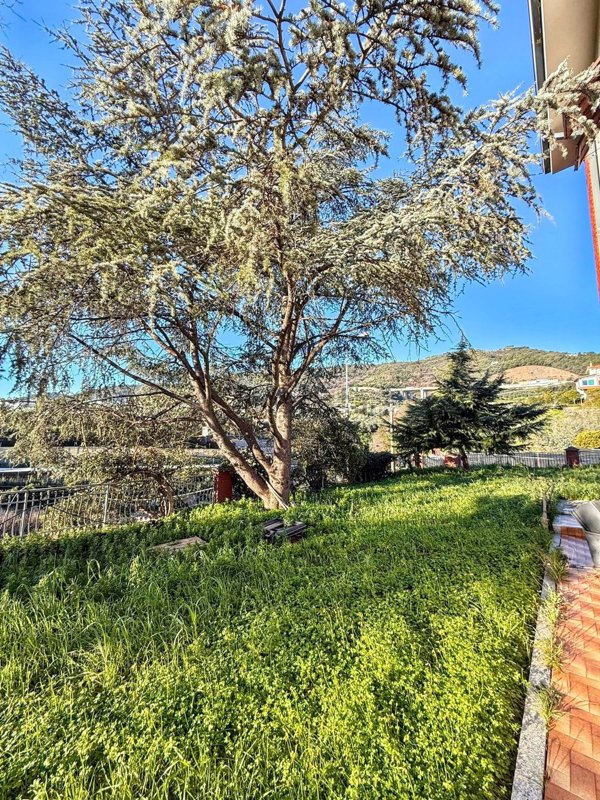 casa indipendente in vendita a Taggia
