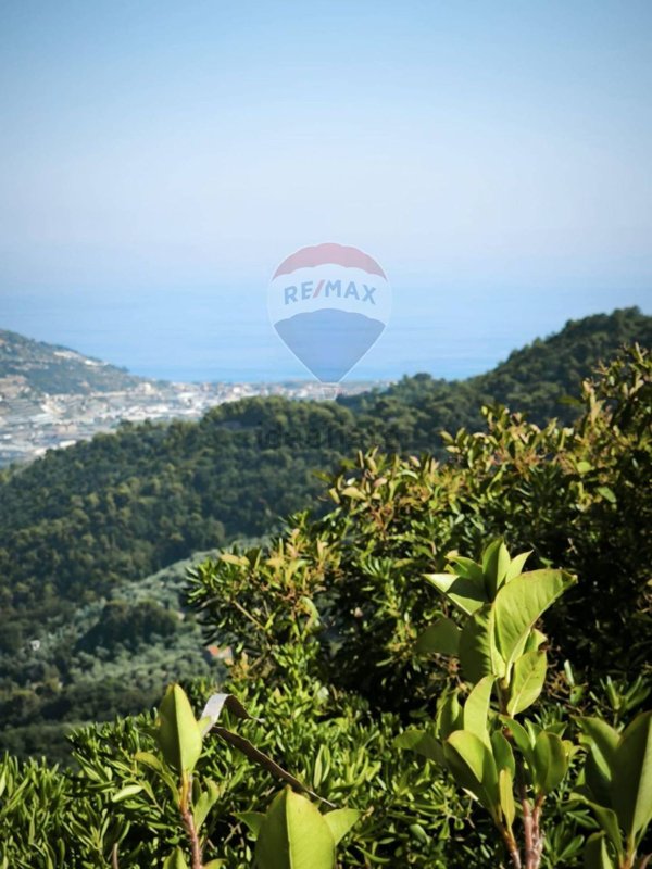 casa indipendente in vendita a Taggia