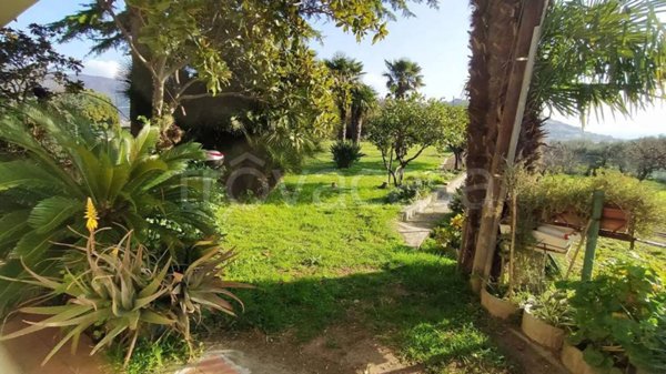 casa indipendente in vendita a Taggia in zona Arma di Taggia