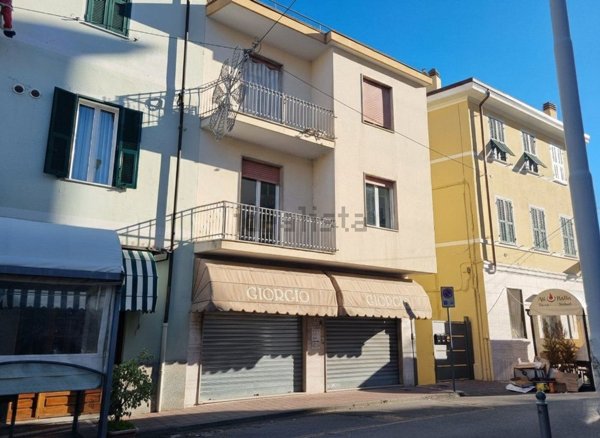 appartamento in vendita a Taggia in zona Arma di Taggia