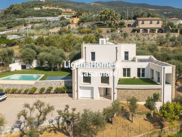casa indipendente in vendita a Taggia