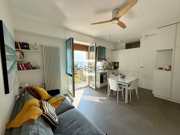 appartamento in vendita a Taggia in zona Arma di Taggia