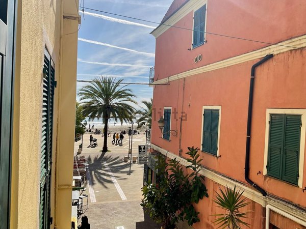 appartamento in vendita a Taggia in zona Arma di Taggia