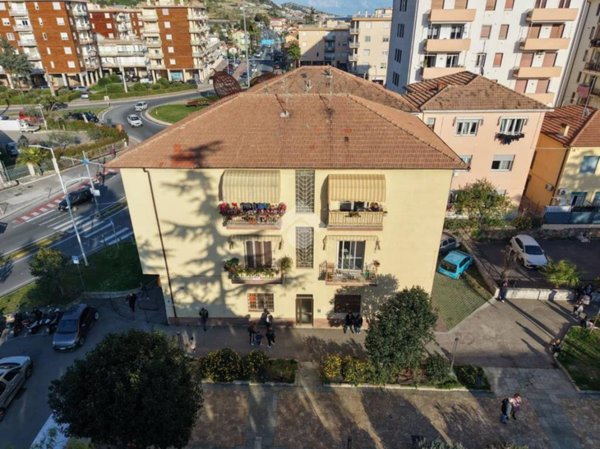 appartamento in vendita a Taggia in zona Arma di Taggia