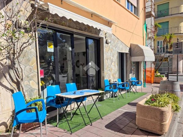 negozio in vendita a Taggia in zona Arma di Taggia