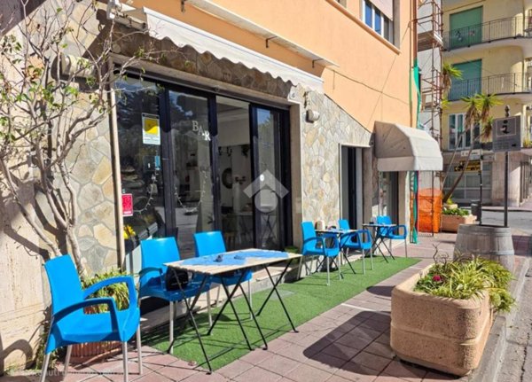 negozio in vendita a Taggia in zona Arma di Taggia