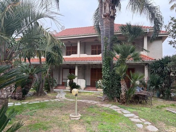 casa indipendente in vendita a Taggia in zona Arma di Taggia