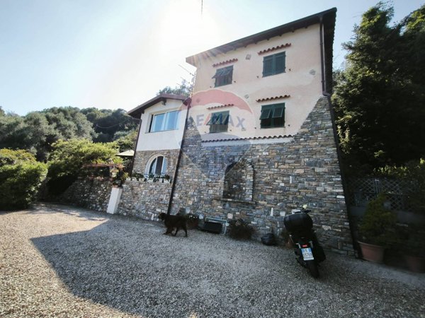 casa indipendente in vendita a Taggia