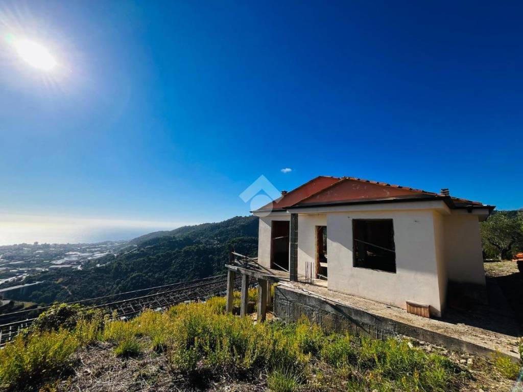 casa indipendente in vendita a Taggia