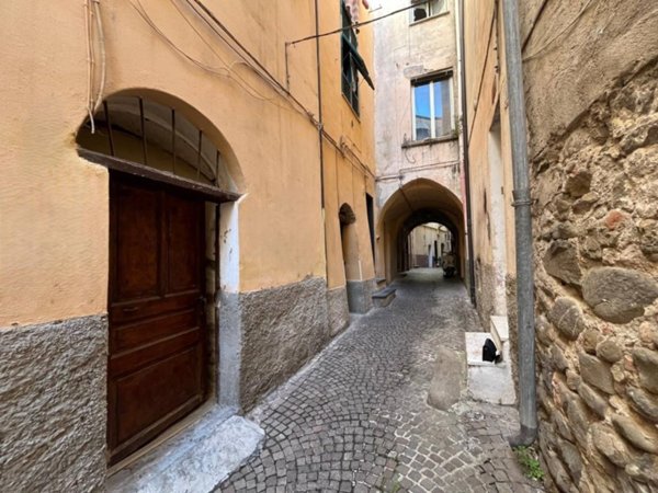 locale di sgombero in vendita a Taggia