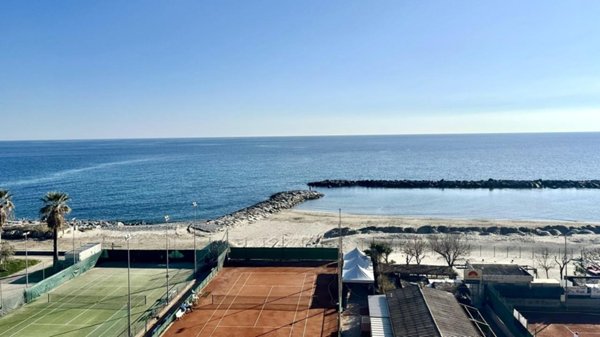 appartamento in vendita a Taggia in zona Arma di Taggia