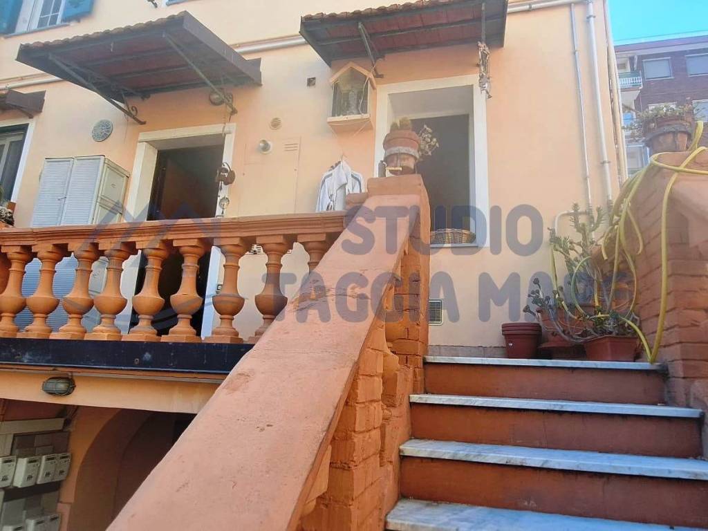 casa indipendente in vendita a Taggia in zona Arma di Taggia