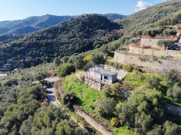casa indipendente in vendita a Taggia