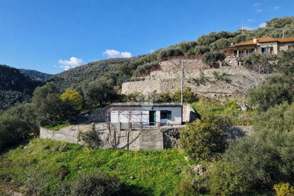 casa indipendente in vendita a Taggia