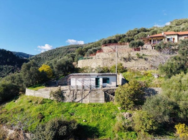 casa indipendente in vendita a Taggia