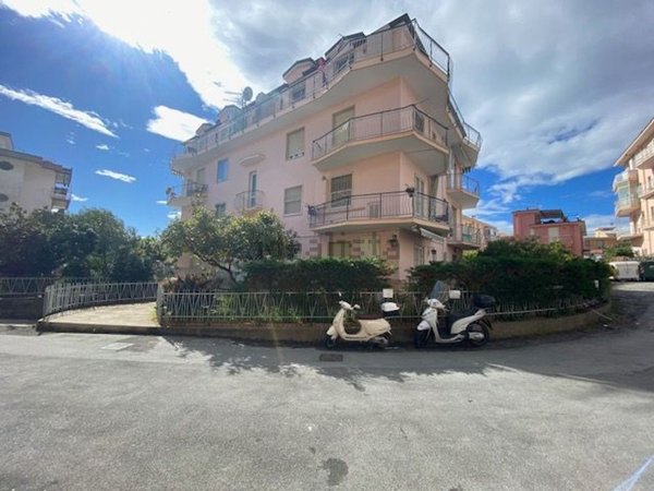 locale di sgombero in vendita a Taggia in zona Arma di Taggia