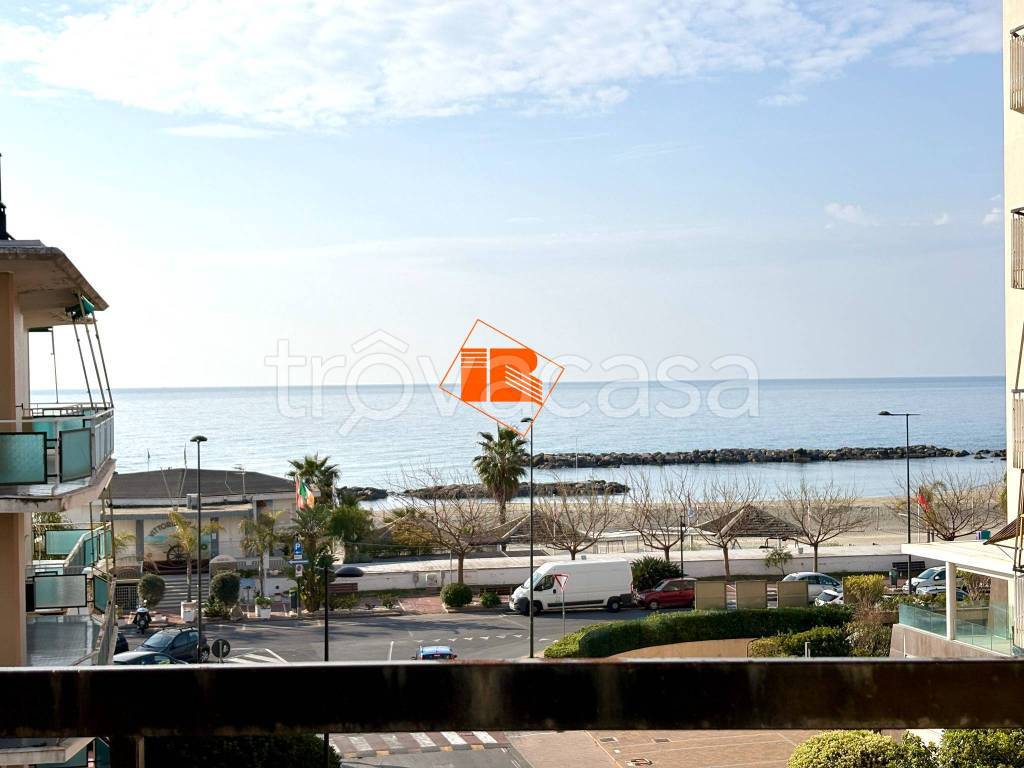 appartamento in vendita a Taggia in zona Arma di Taggia