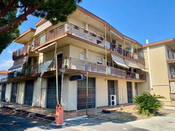 locale commerciale in vendita a Taggia