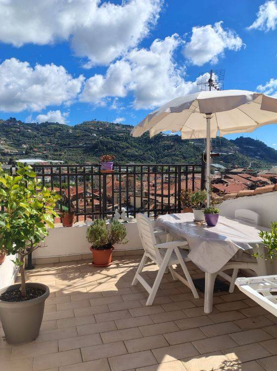 casa indipendente in vendita a Taggia